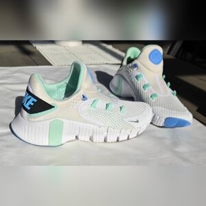 Nike Free Metcon 4 Women's Training Shoes - White/Mint Foam - Size 6.5